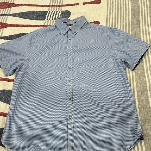 Men’s button down shirt - Picture 1 of 3
